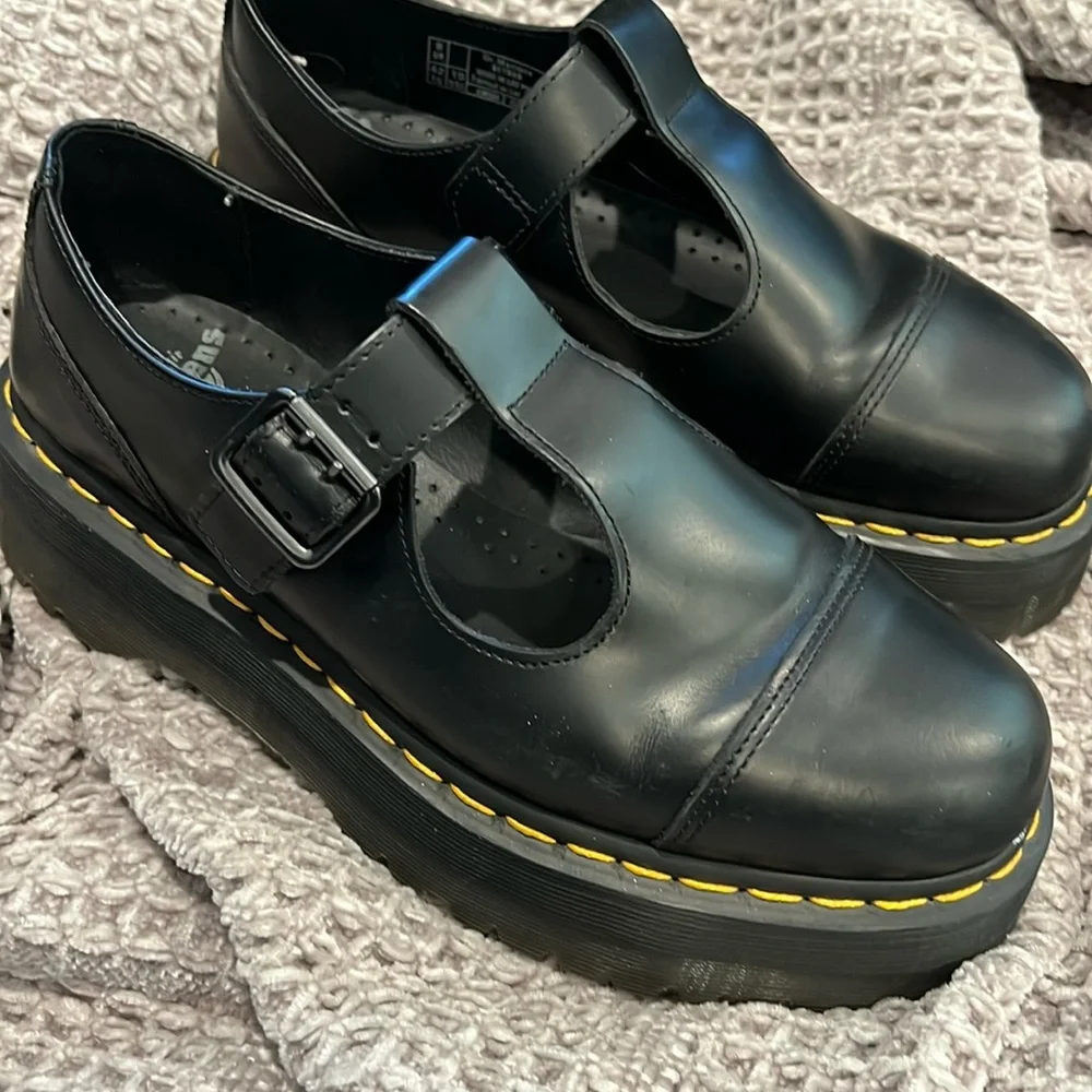 DR. MARTENS BETHAN POLISHED SMOOTH LEATHER PLATFORM SHOES‎ (Size US Women’s 10)